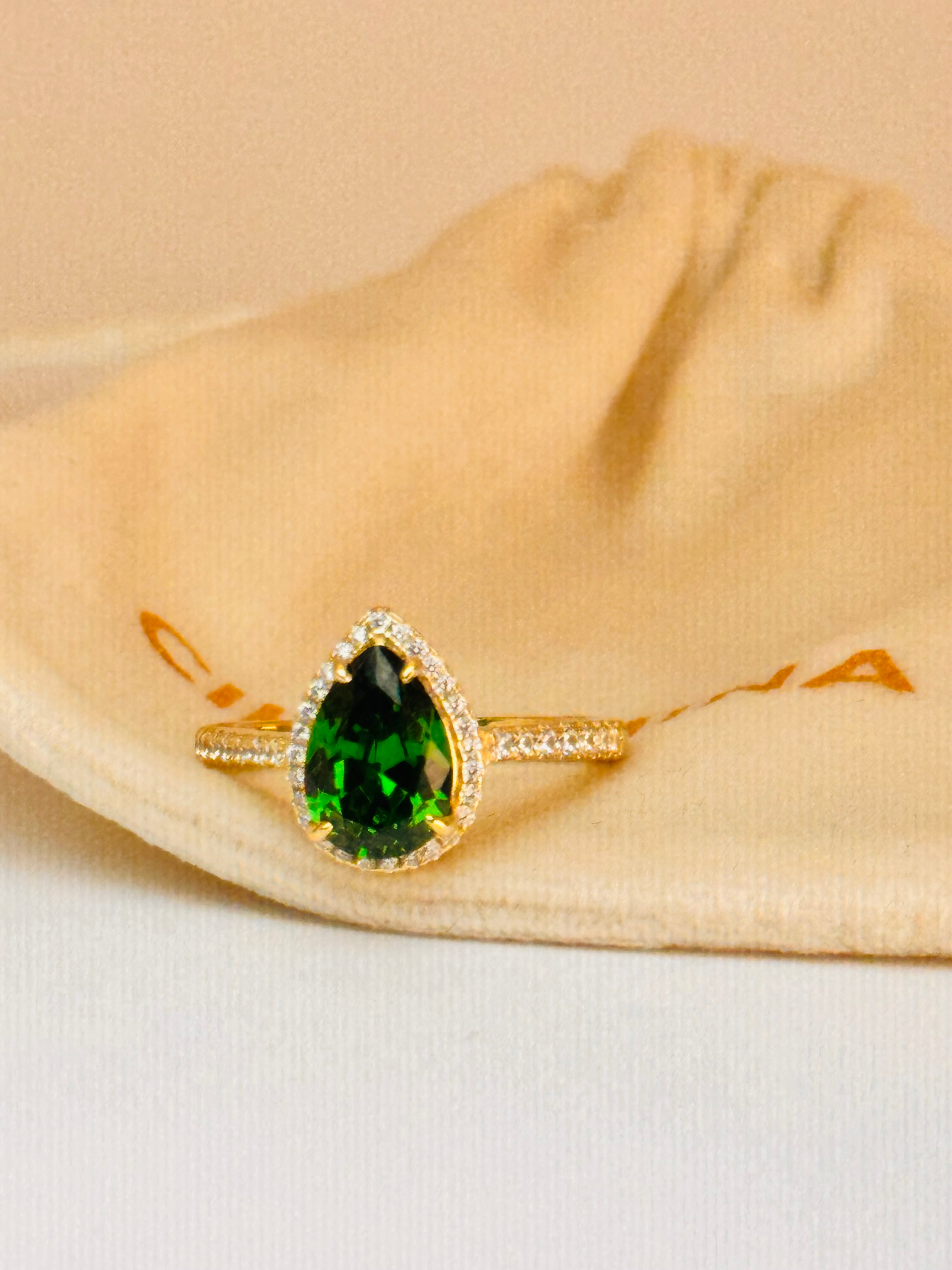 18kt Emerald Pear Shaped Solid 925 Sterling Silver